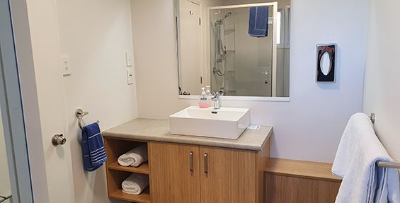 superior 1-bedroom suite bathroom